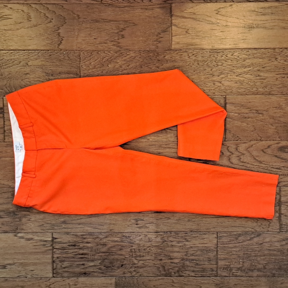 Crown and Ivy, bright tangerine Capri Pants, Size 10.